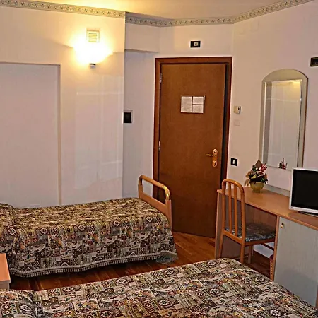 Albergo Due Monti Hotel 3*