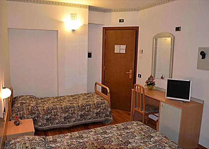 Due Monti Szálloda 3*